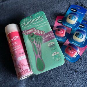Women’s self care bundle. Shaving items and lip Vaseline 💗